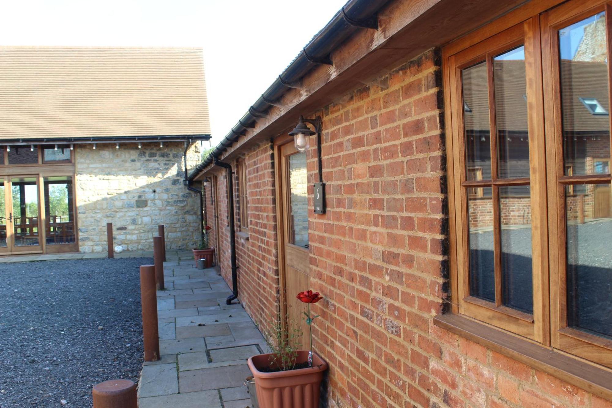 Parkfields Barns Self Catering Accommodation バッキンガム エクステリア 写真