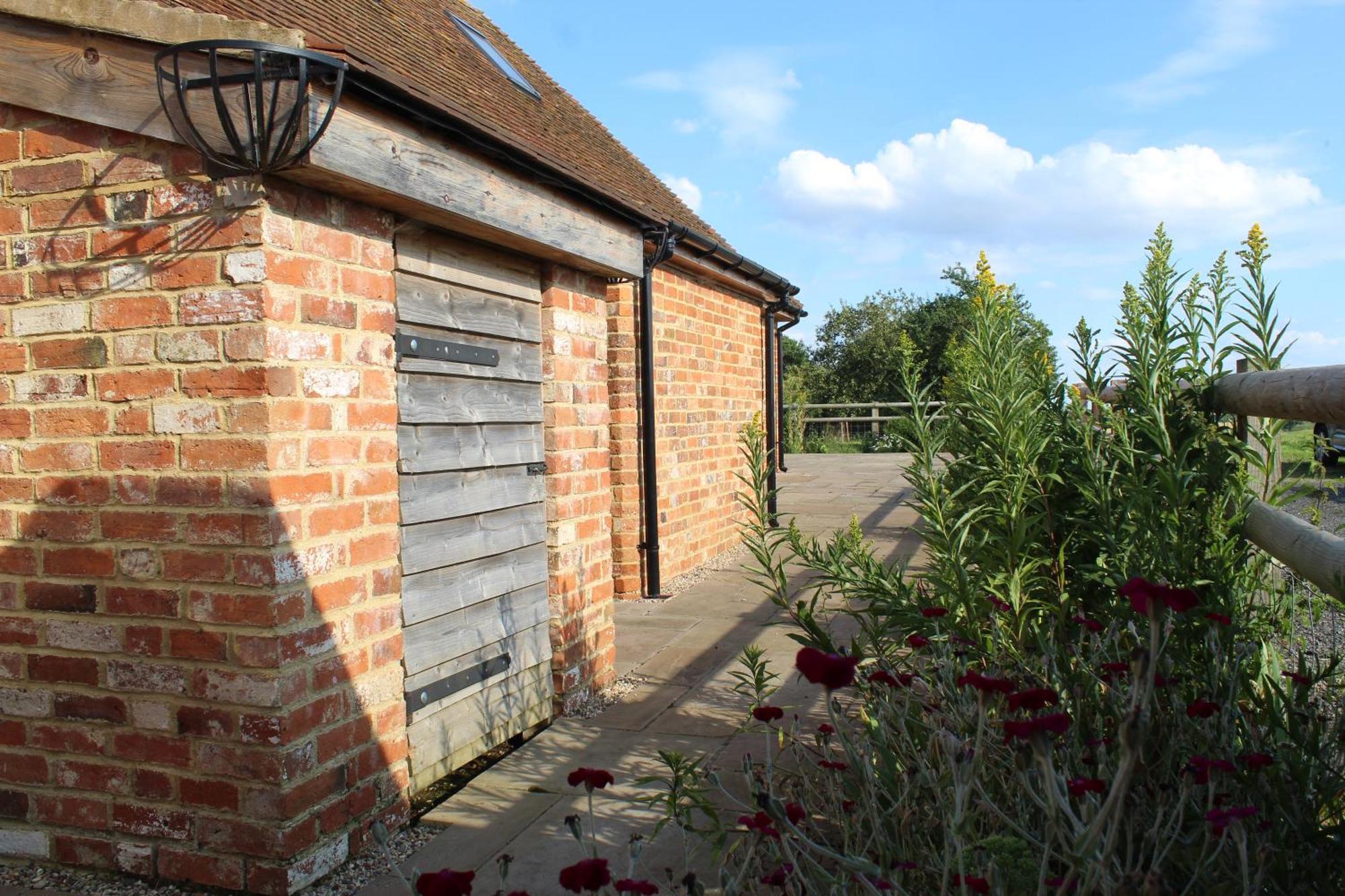 Parkfields Barns Self Catering Accommodation バッキンガム エクステリア 写真