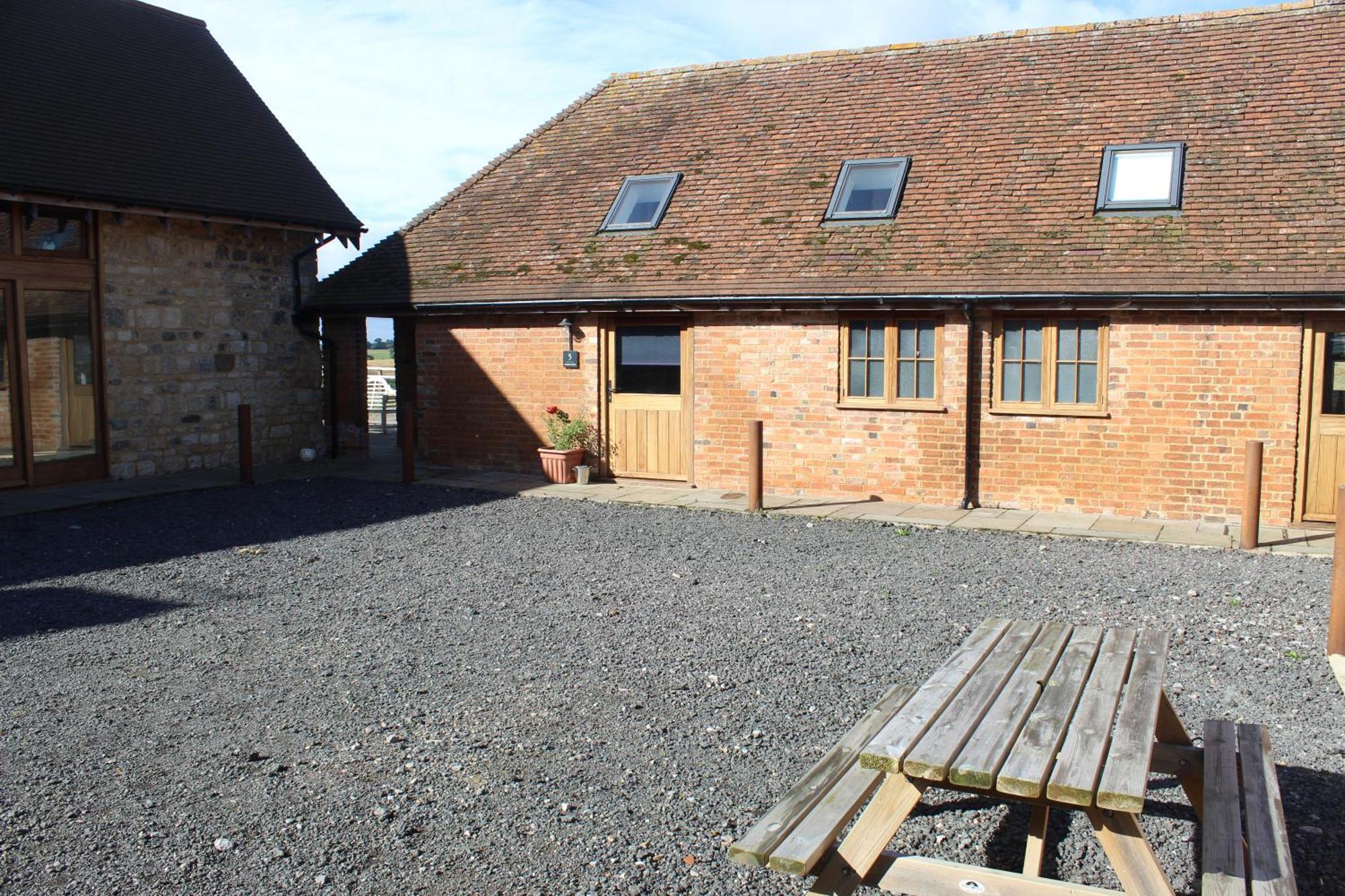 Parkfields Barns Self Catering Accommodation バッキンガム エクステリア 写真